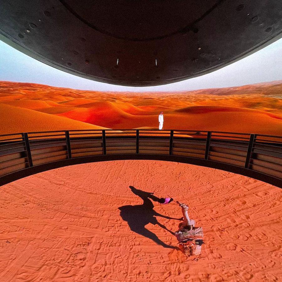 Audiovisual sobre pantallas LED curvas sincronizadas